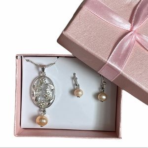 Loveley Pearl Silver Filigree Necklace Earring Set